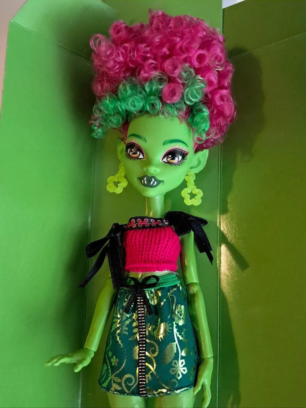 Monster High Venus FlyTrap Self-Scare Secrets, NIB, Pink and Green